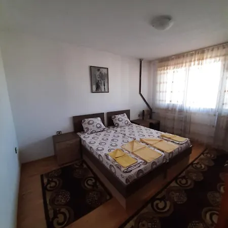за гости петрови Primorsko